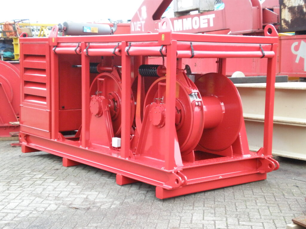 Twin-drum hydraulic winch module for industrial towing and anchoring operations